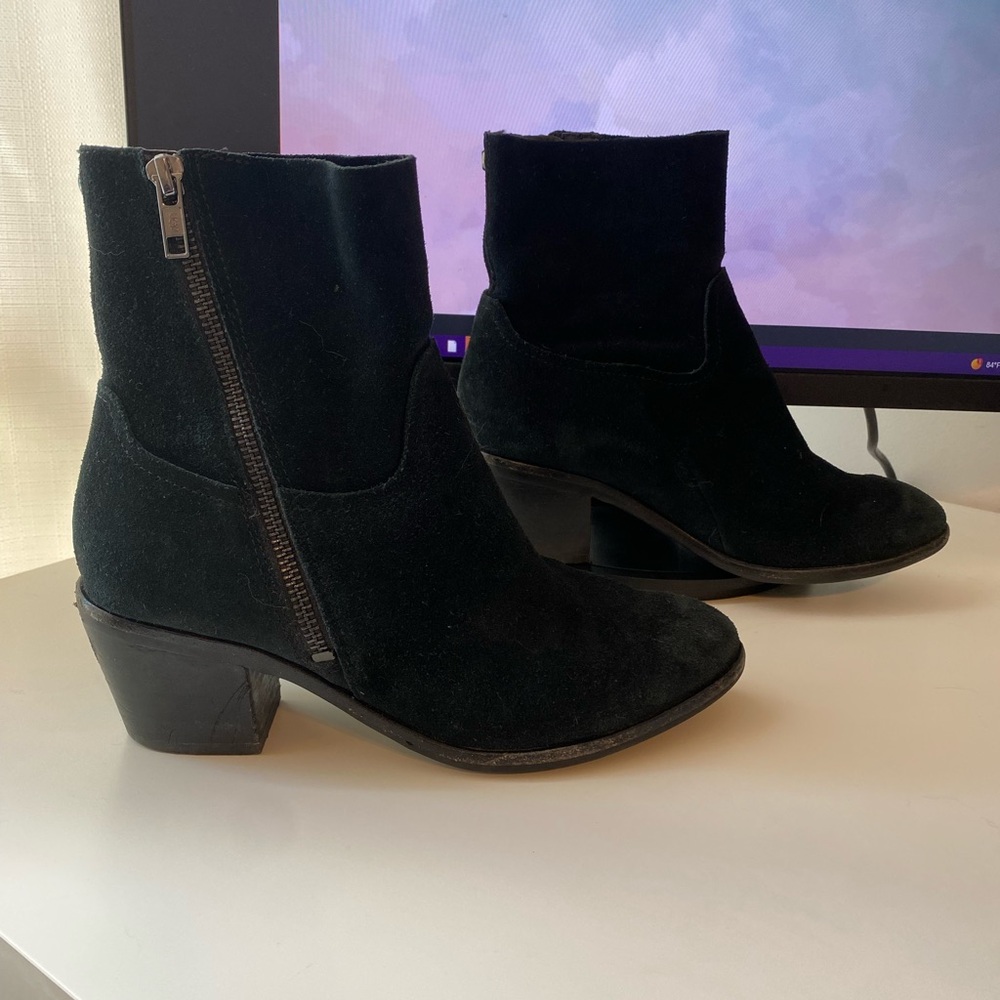 UGG Breeda Women’s Size 6.5 US Black Suede Side Zip Heel Ankle Boot